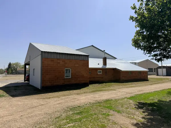 211 8th ST, Walnut Grove, MN 56180