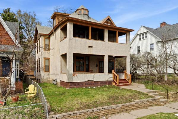 701 4th ST E, Saint Paul, MN 55106