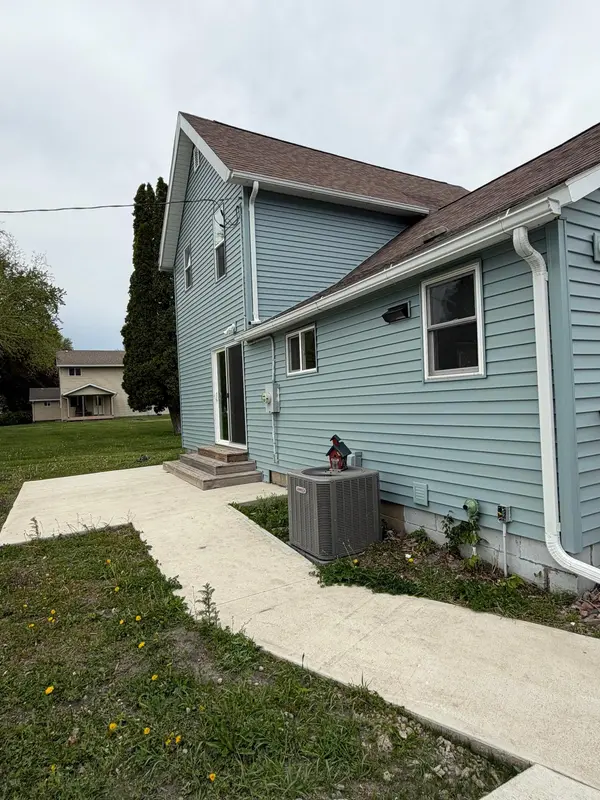 506 E Mondale ST, Elmore, MN 56027