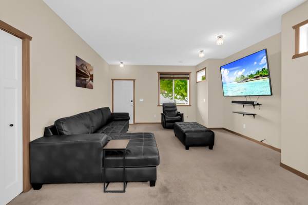1283 County Road D CIR E #B, Vadnais Heights, MN 55109