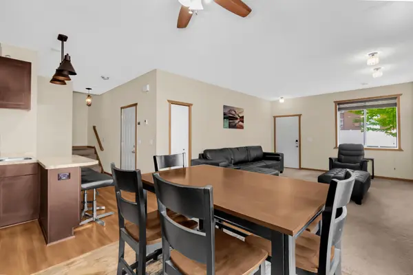 1283 County Road D CIR E #B, Vadnais Heights, MN 55109