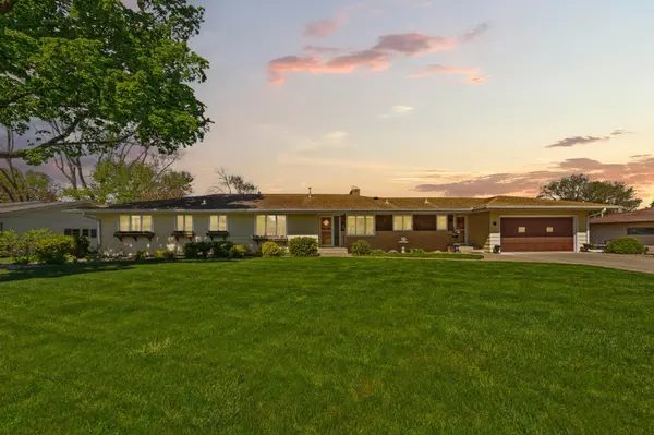 808 Hillcrest DR, Montgomery, MN 56069