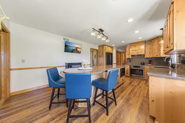 808 Hillcrest DR, Montgomery, MN 56069