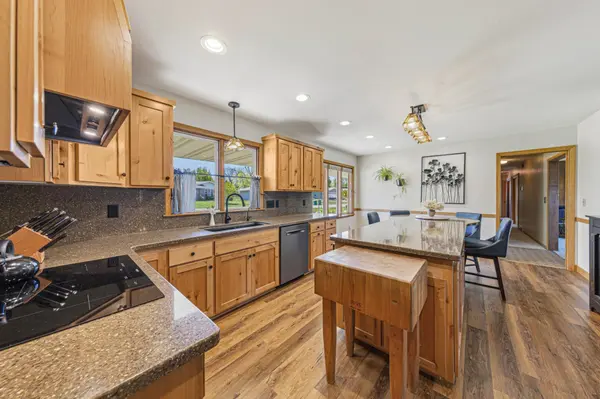 808 Hillcrest DR, Montgomery, MN 56069