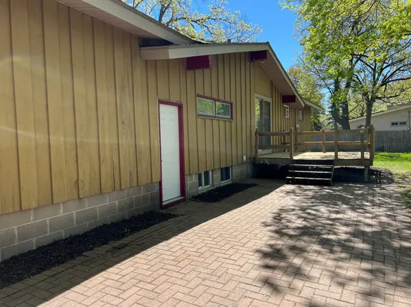 122 Craig WAY NE, Fridley, MN 55432
