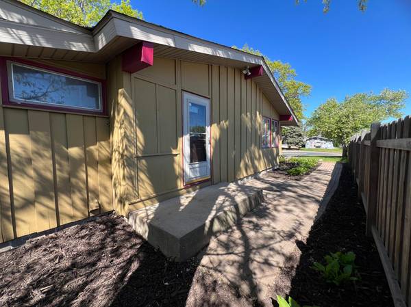 122 Craig WAY NE, Fridley, MN 55432