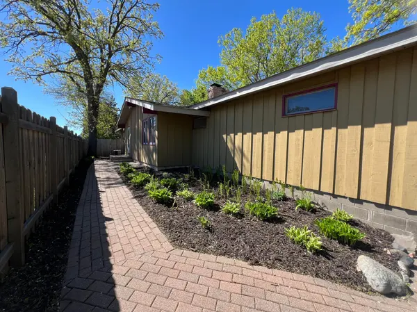 122 Craig WAY NE, Fridley, MN 55432