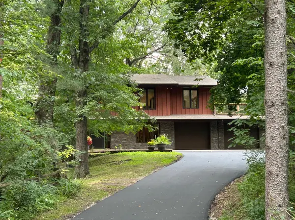 34 N Oaks RD, North Oaks, MN 55127