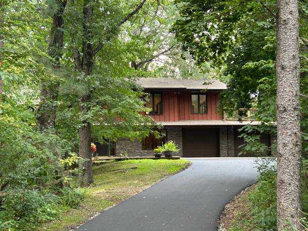 34 N Oaks RD, North Oaks, MN 55127
