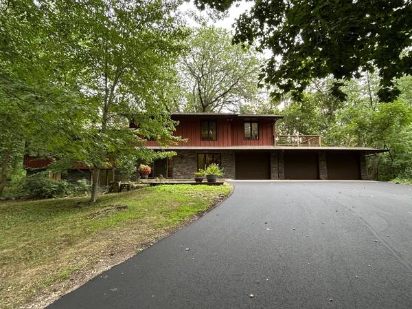 34 N Oaks RD, North Oaks, MN 55127