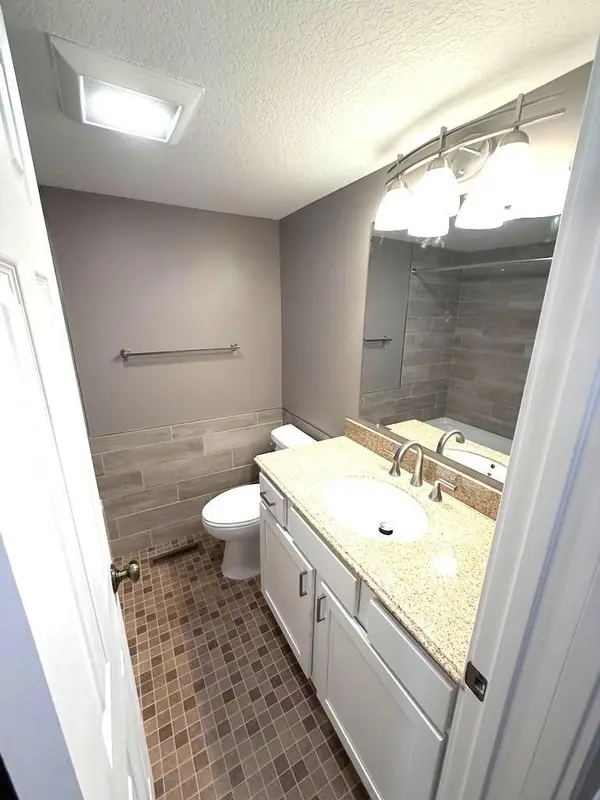 892 4th ST E, Saint Paul, MN 55106