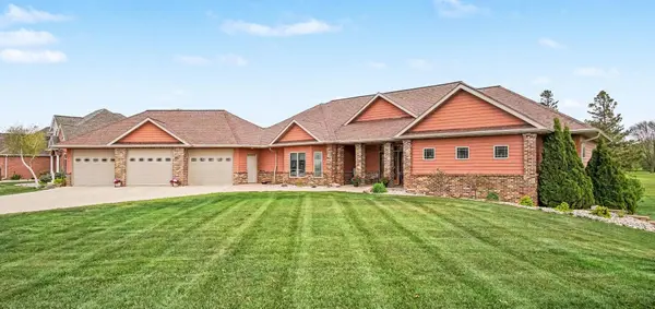 903 Fairway DR, Pipestone, MN 56164