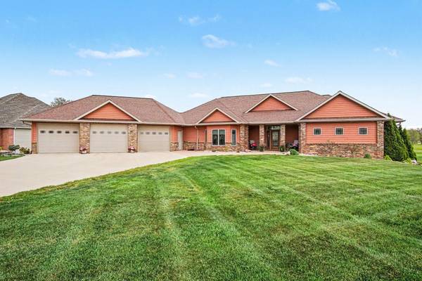 903 Fairway DR, Pipestone, MN 56164