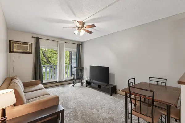 1601 N Innsbruck DR #379, Fridley, MN 55432