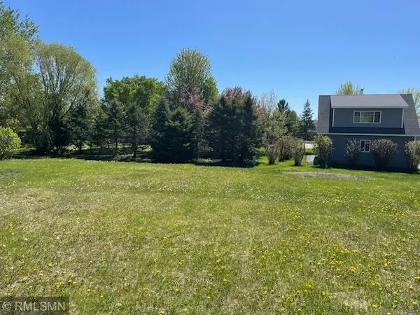 1379 Heritage AVE NW, Hutchinson, MN 55350
