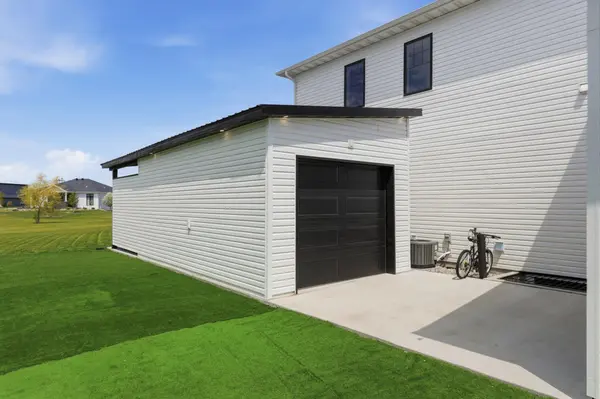 4755 32nd ST S, Fargo, ND 58104