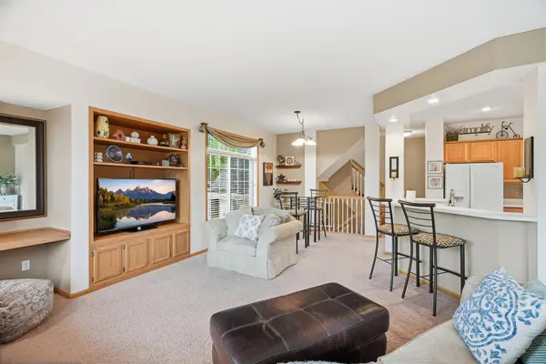 2111 Eagle Trace LN, Woodbury, MN 55129