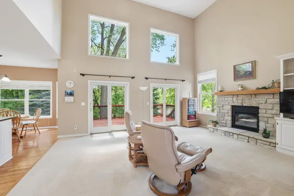 1084 Tamberwood CT, Woodbury, MN 55125