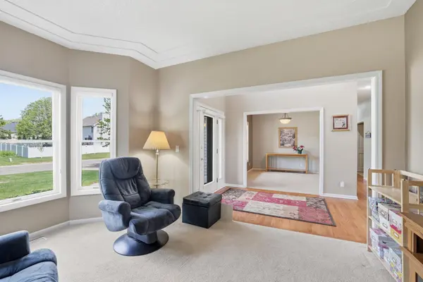 1084 Tamberwood CT, Woodbury, MN 55125