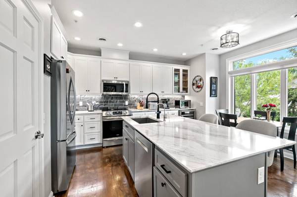 337 Willoughby WAY W, Minnetonka, MN 55305