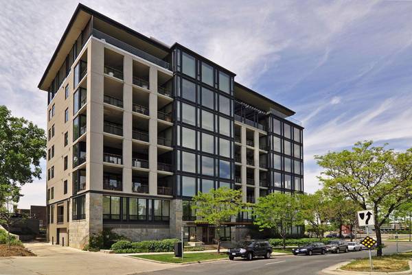 301 Kenwood Pkwy #302, Minneapolis, MN 55403