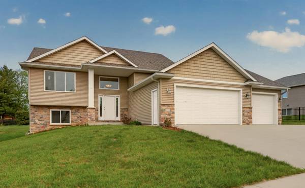 2350 Ponderosa DR SW, Rochester, MN 55902
