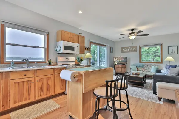 11900 Mentzer TRL, Lindstrom, MN 55045