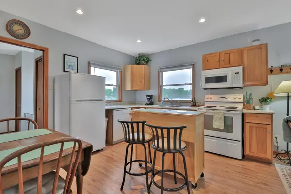 11900 Mentzer TRL, Lindstrom, MN 55045