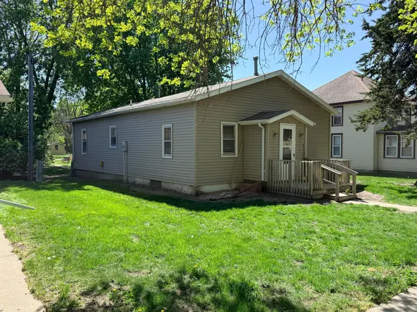 520 6th ST, Walnut Grove, MN 56180