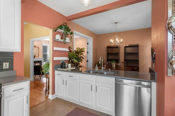 2439 Park AVE #F, Minneapolis, MN 55404