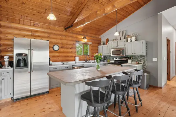 1295 Evergreen DR, River Falls, WI 54022