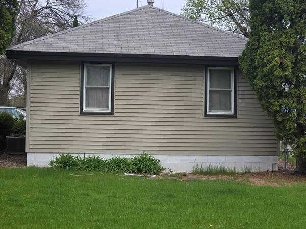 6800 Perry AVE N, Brooklyn Center, MN 55429