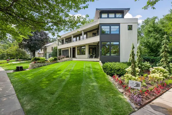 2100 W Lake Of The Isles Pkwy, Minneapolis, MN 55405