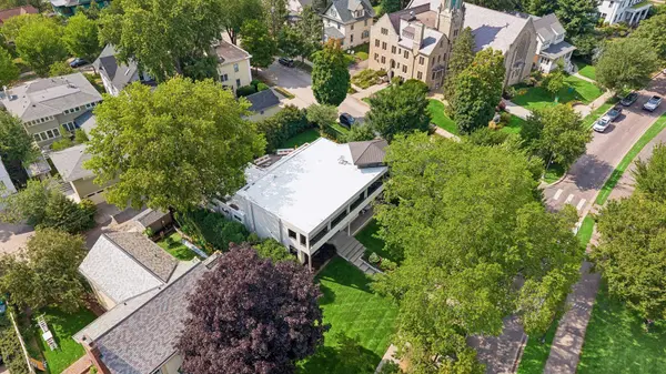 2100 W Lake Of The Isles Pkwy, Minneapolis, MN 55405