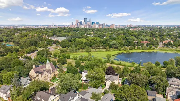 2100 W Lake Of The Isles Pkwy, Minneapolis, MN 55405