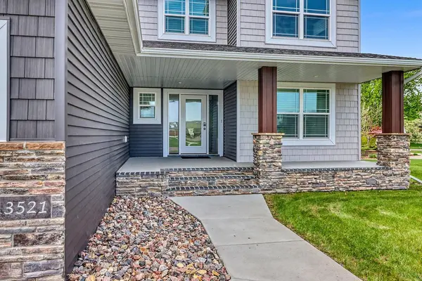 3521 Grandwood DR N, Fargo, ND 58102