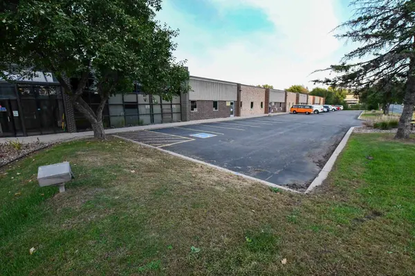 1959 Shawnee RD, Eagan, MN 55122
