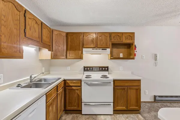 5447 Babcock TRL #S206, Inver Grove Heights, MN 55077