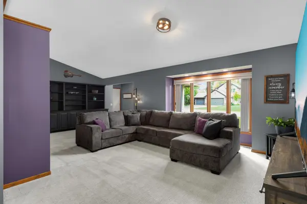 105 Interlachen RD, Burnsville, MN 55306