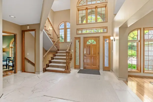 6210 Deerwood CIR N, Plymouth, MN 55442