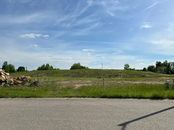 2570 Sunny Meadow LN, Red Wing, MN 55066
