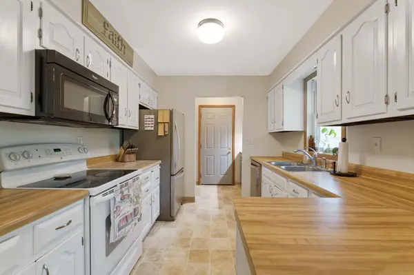 533 Maple LN, Moorhead, MN 56560