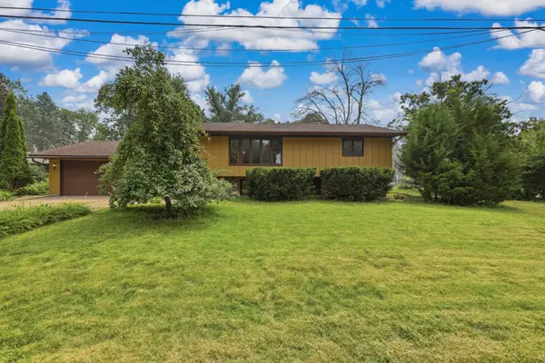 2028 Dotte DR, White Bear Lake, MN 55110