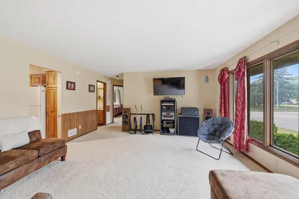 2028 Dotte DR, White Bear Lake, MN 55110
