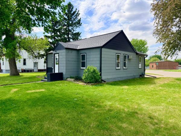 1857 1st AVE, Worthington, MN 56187