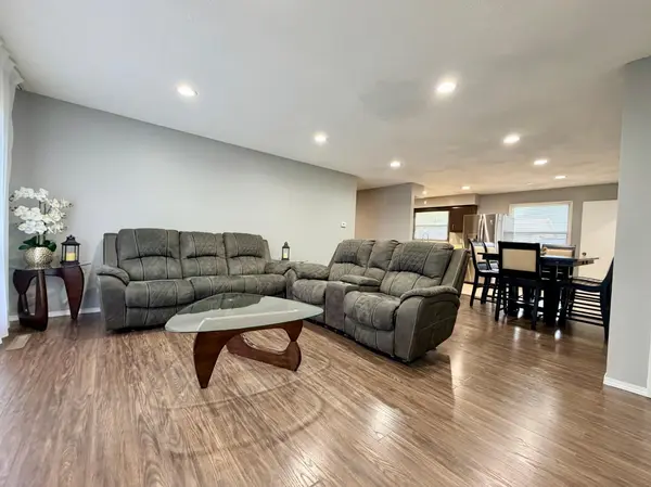 1736 Douglas AVE, Worthington, MN 56187