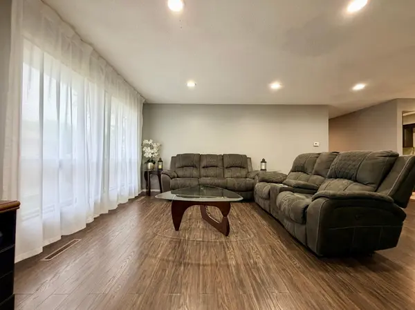 1736 Douglas AVE, Worthington, MN 56187