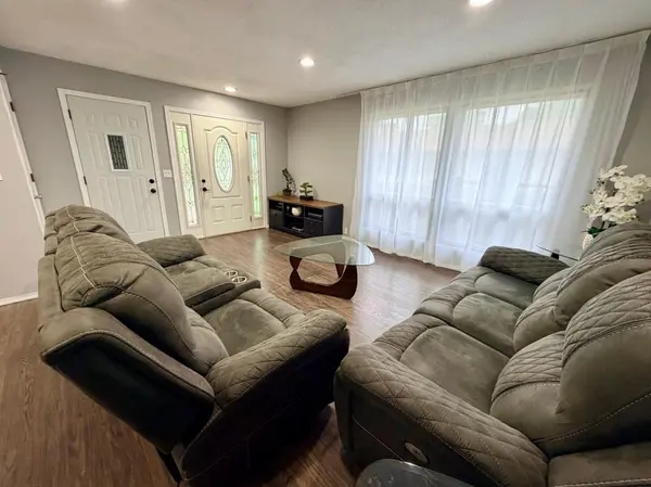 1736 Douglas AVE, Worthington, MN 56187
