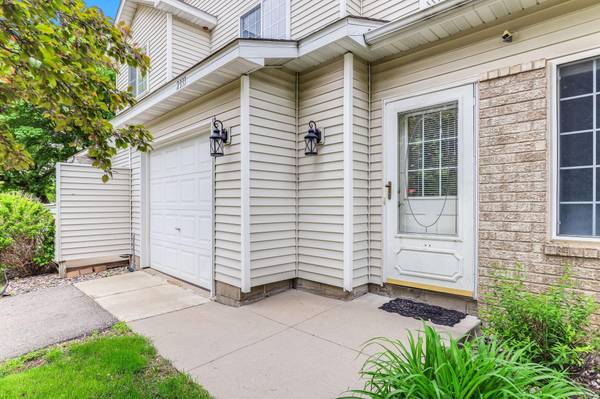 2333 Williams DR, Burnsville, MN 55337