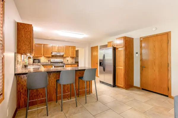 2308 Horizon PL, Burnsville, MN 55337
